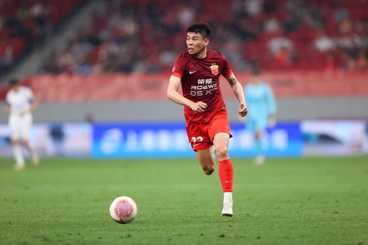 东体:李帅将生涯黄金期留给海港,国内纯左脚的左后卫比较稀缺 东体:李帅将生涯黄金期留给海港,国内纯左脚的左后卫比较稀缺